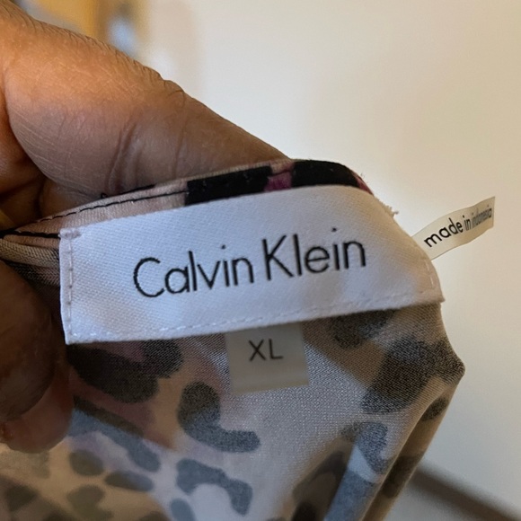 Calvin Klein Scallop Neck blouse - Picture 2 of 3